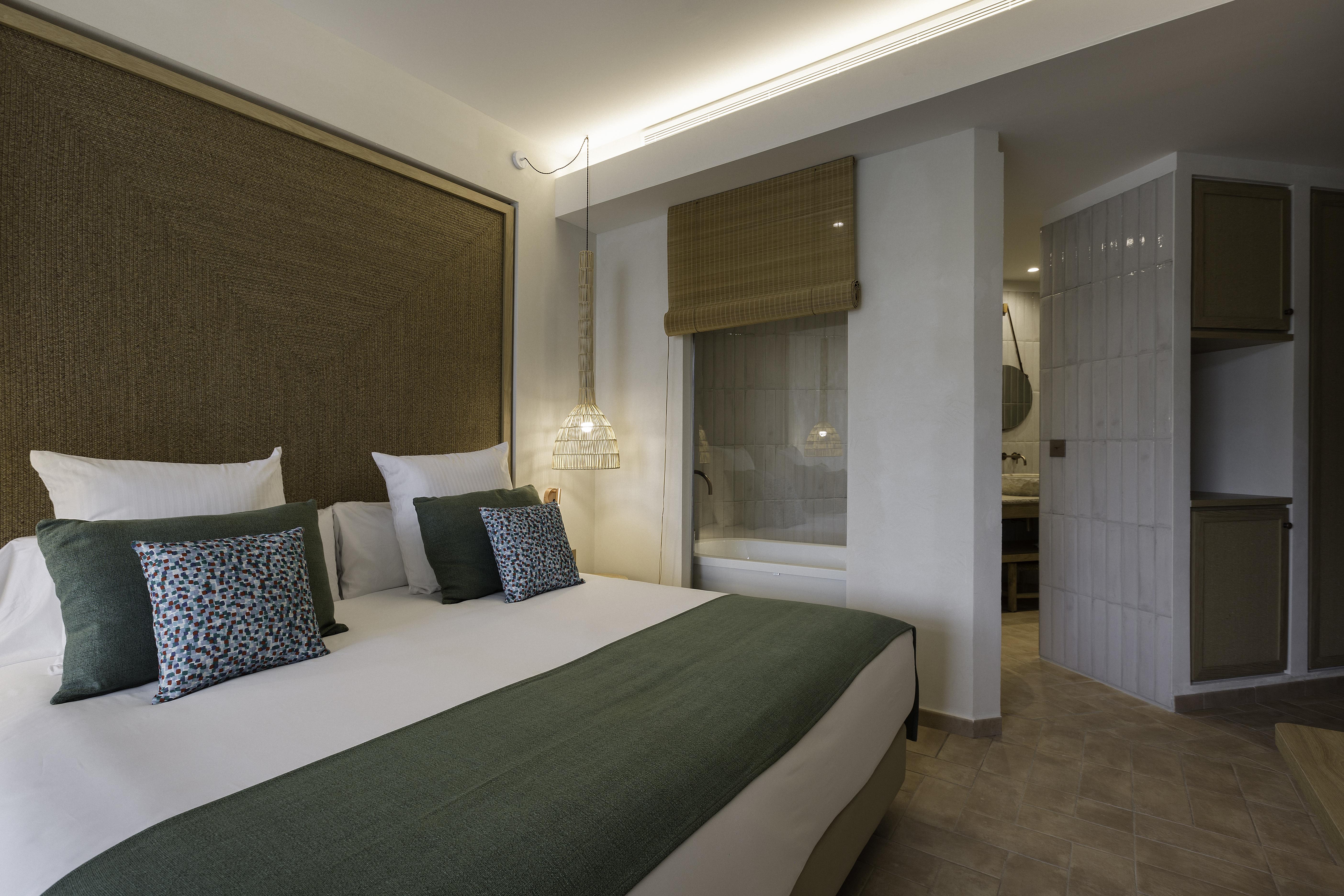 Cala San Miguel Ibiza Resort, Adults Only, Curio Collection By Hilton Port de Sant Miguel ภายนอก รูปภาพ A room at the hotel