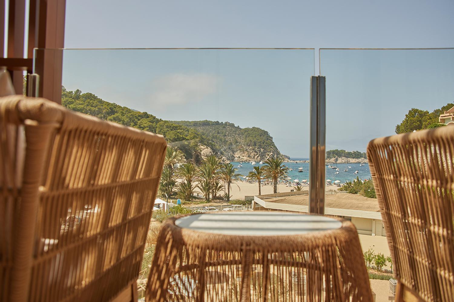 Cala San Miguel Ibiza Resort, Adults Only, Curio Collection By Hilton Port de Sant Miguel ภายนอก รูปภาพ View of the beach from the hotel
