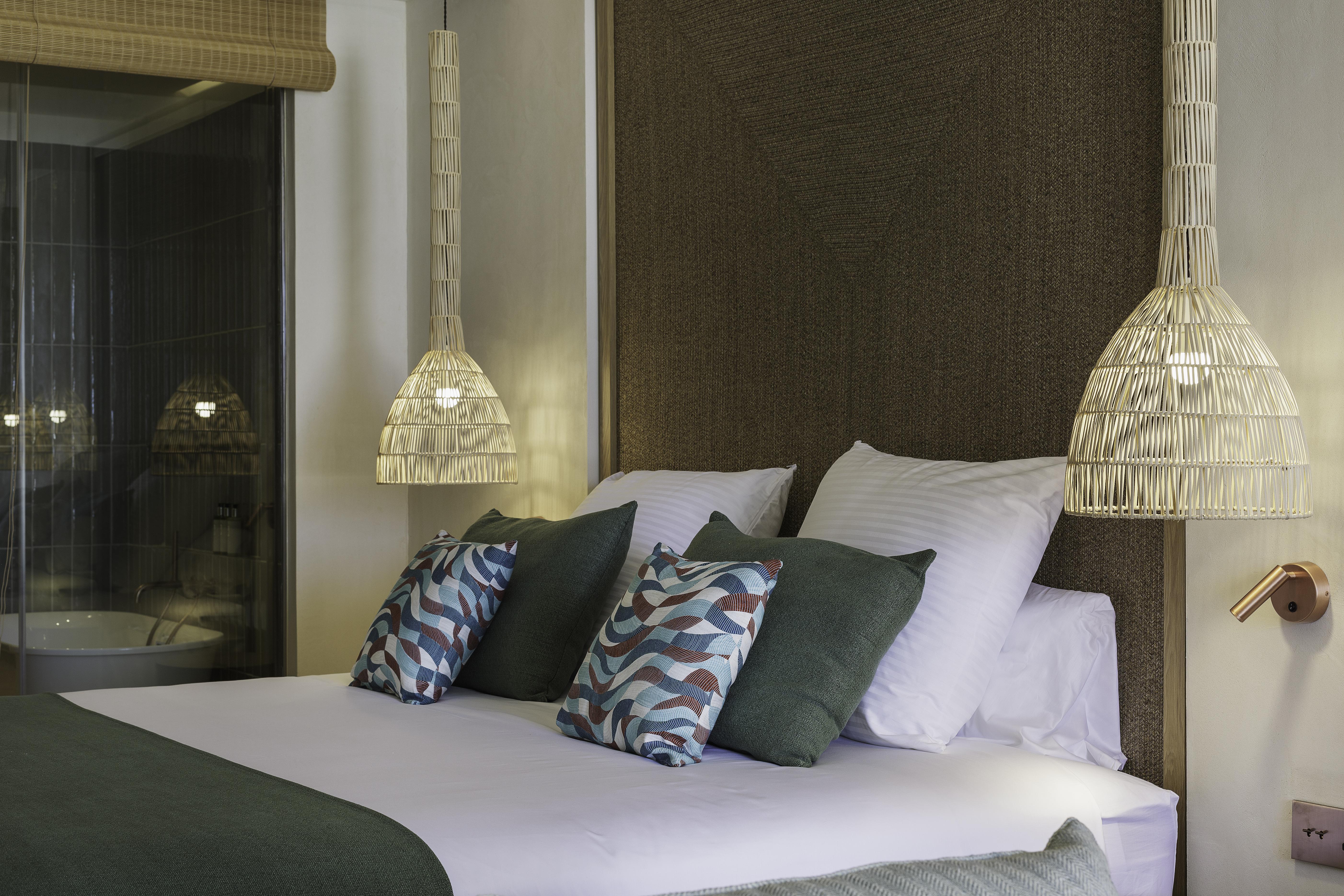 Cala San Miguel Ibiza Resort, Adults Only, Curio Collection By Hilton Port de Sant Miguel ภายนอก รูปภาพ A bedroom at the hotel