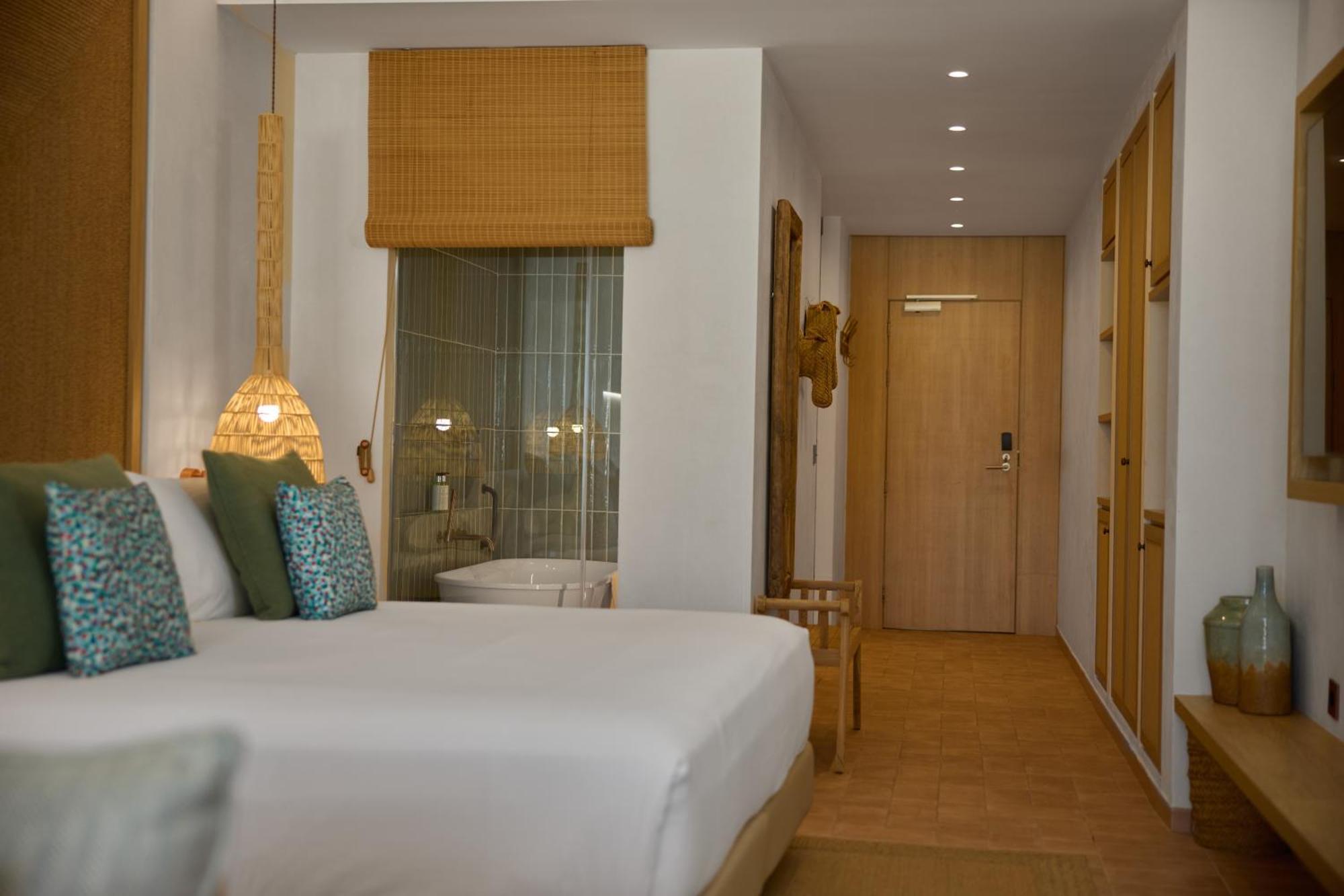 Cala San Miguel Ibiza Resort, Adults Only, Curio Collection By Hilton Port de Sant Miguel ภายนอก รูปภาพ A room at the hotel