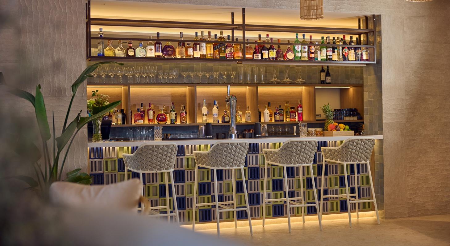 Cala San Miguel Ibiza Resort, Adults Only, Curio Collection By Hilton Port de Sant Miguel ภายนอก รูปภาพ The bar at the hotel