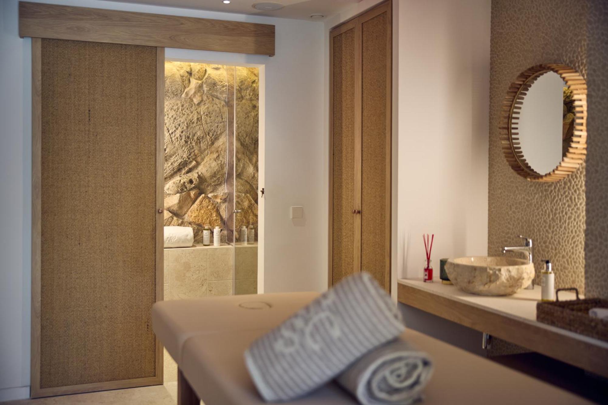 Cala San Miguel Ibiza Resort, Adults Only, Curio Collection By Hilton Port de Sant Miguel ภายนอก รูปภาพ